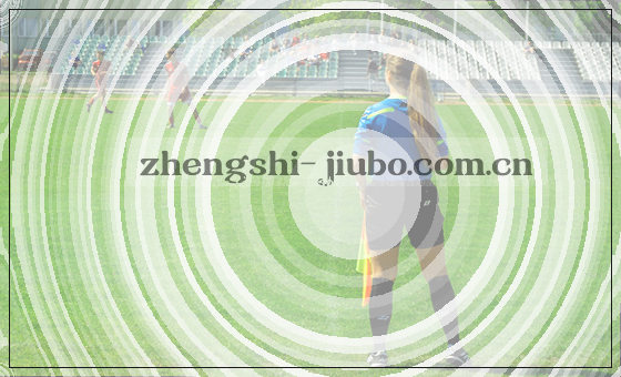 数据卡片2：柱状图对比6月与7月销量，红色虚线标出目标值。